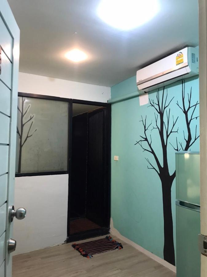 Rod Fai Fah Apartment Bangkok Exterior photo