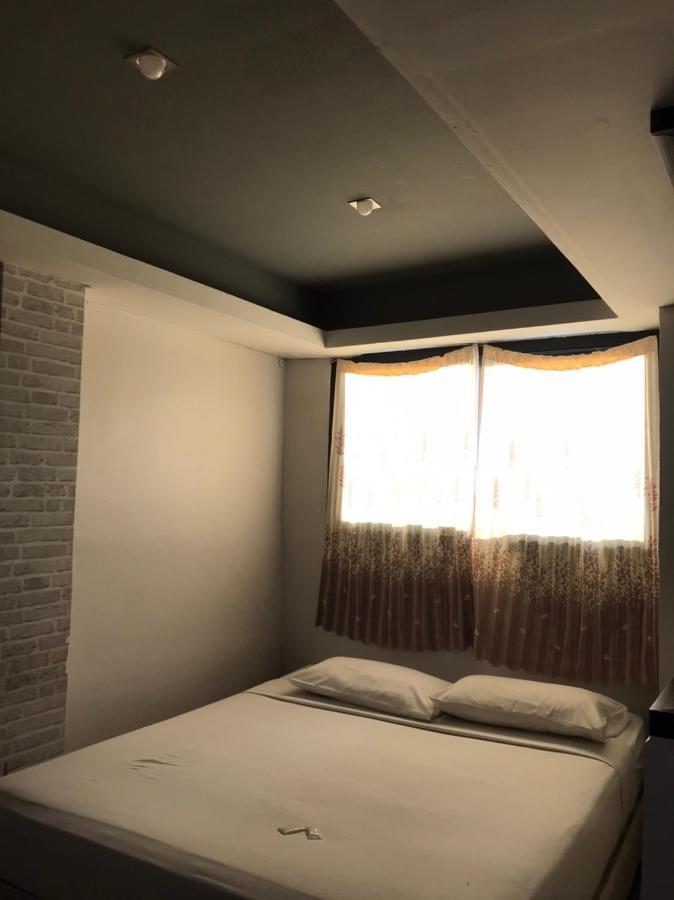 Rod Fai Fah Apartment Bangkok Exterior photo