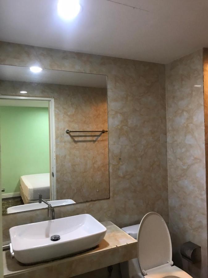 Rod Fai Fah Apartment Bangkok Exterior photo
