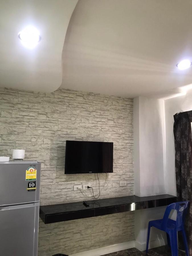 Rod Fai Fah Apartment Bangkok Exterior photo