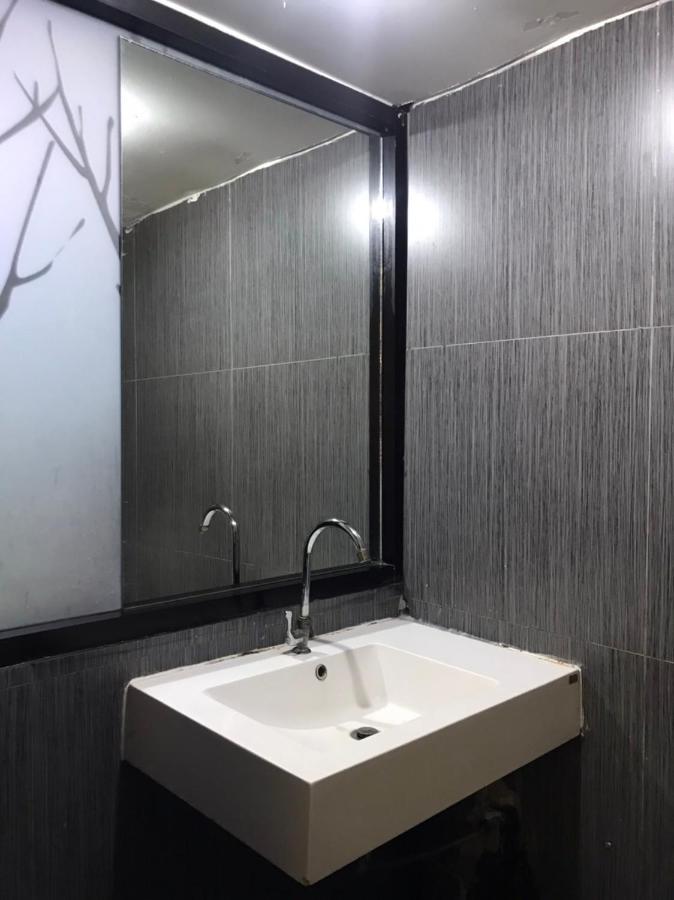 Rod Fai Fah Apartment Bangkok Exterior photo