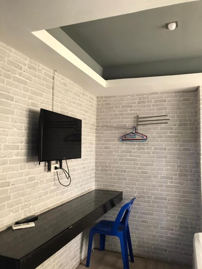 Rod Fai Fah Apartment Bangkok Exterior photo